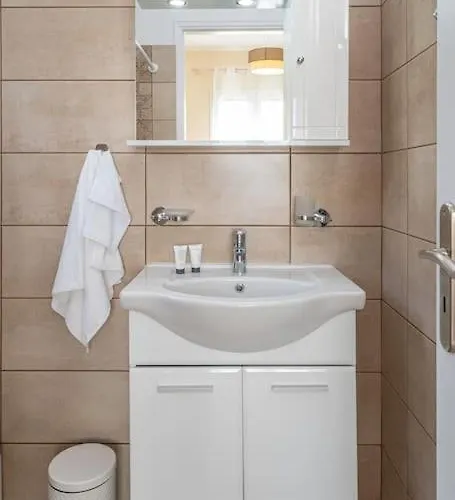 Mariana Sea View Apartman Lurdáta